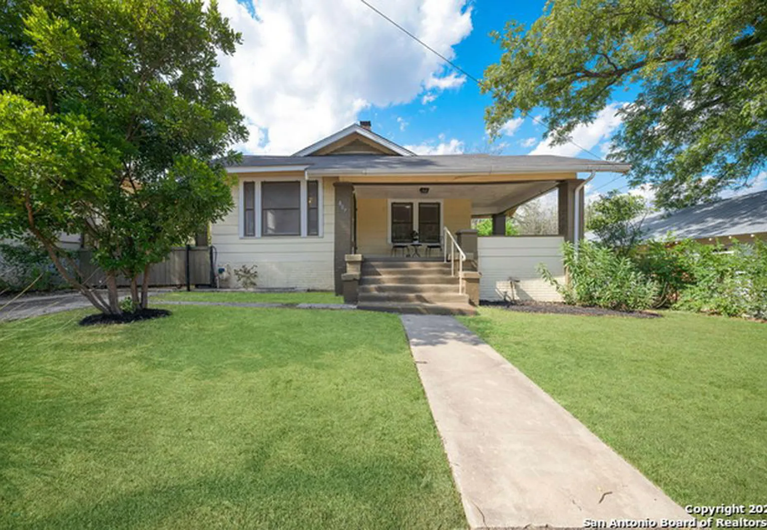3 bed, 1300 sqft, $1,850 — Photo 1