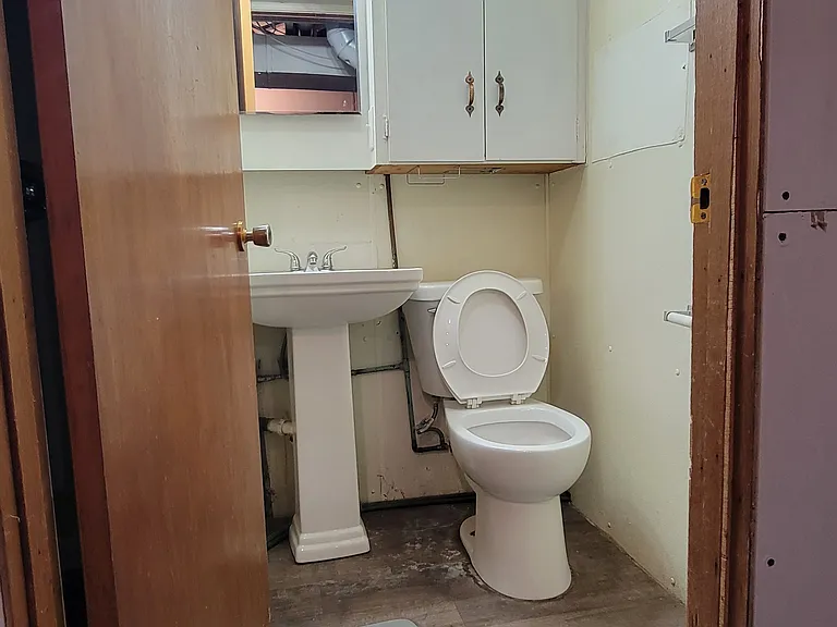 2348 E Walnut St — Photo 4