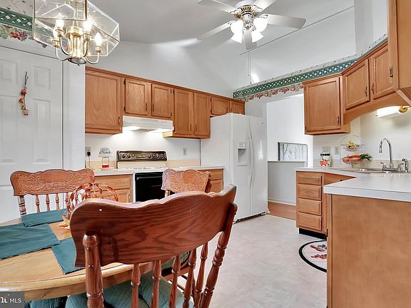 5th image of 5 Mallard Ln