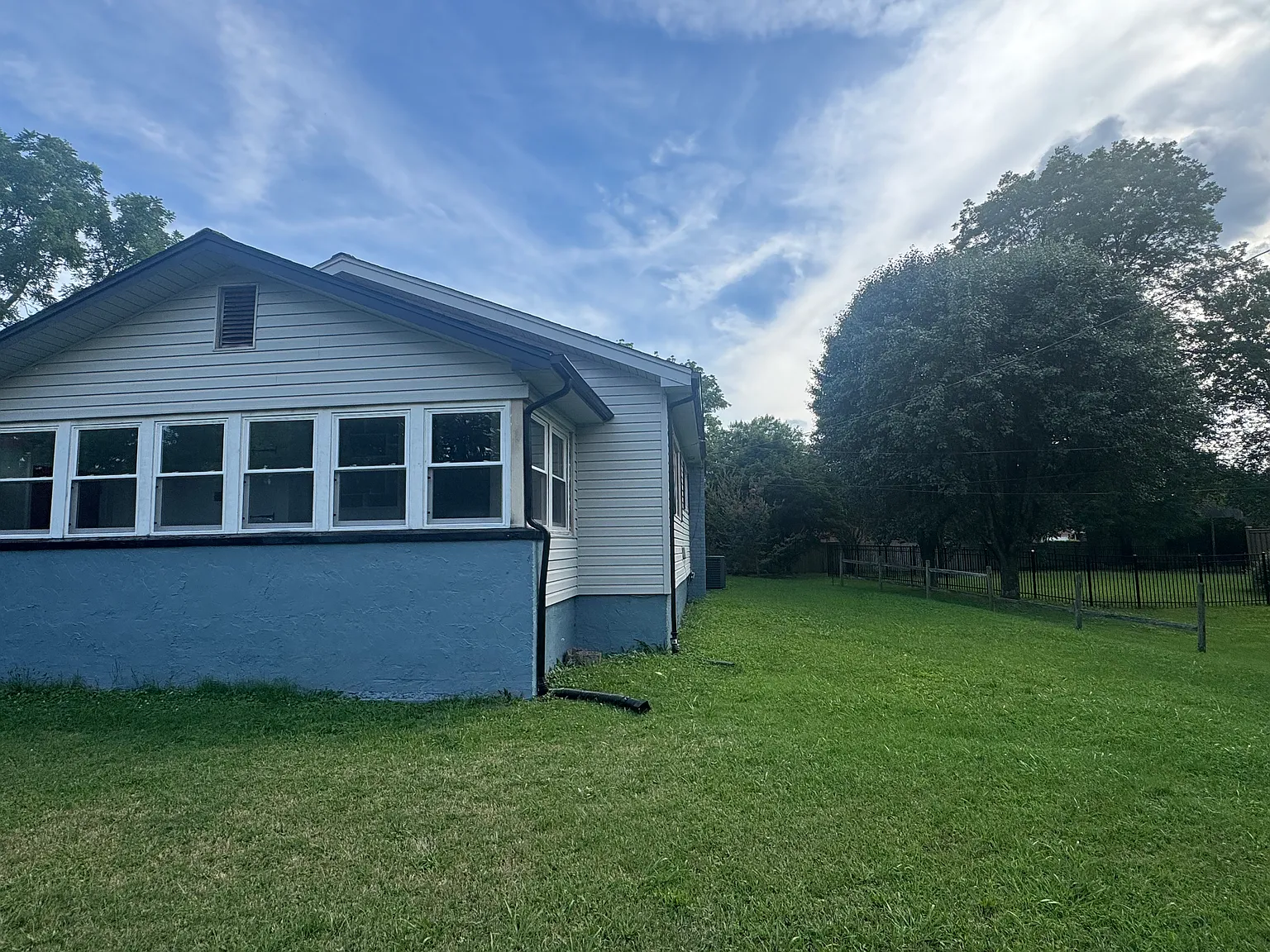 2 bed, 1500 sqft, $1,875 — Photo 2
