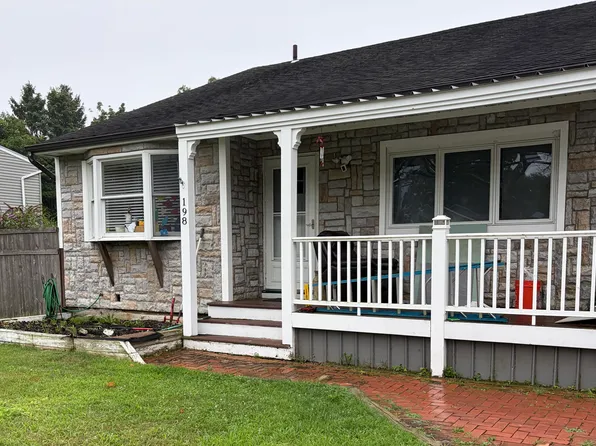 198 Norwood Ave, Port Jefferson Station, NY 11776
