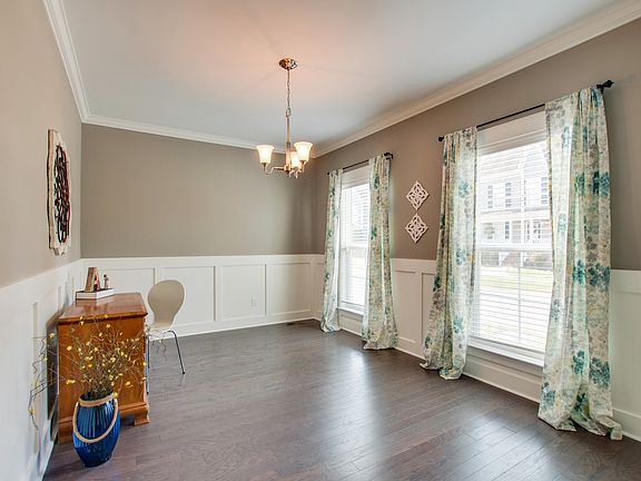 4th image of 103 Saint Charles Pl