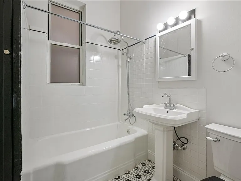 1518 N Kedzie Ave #2 — Photo 8