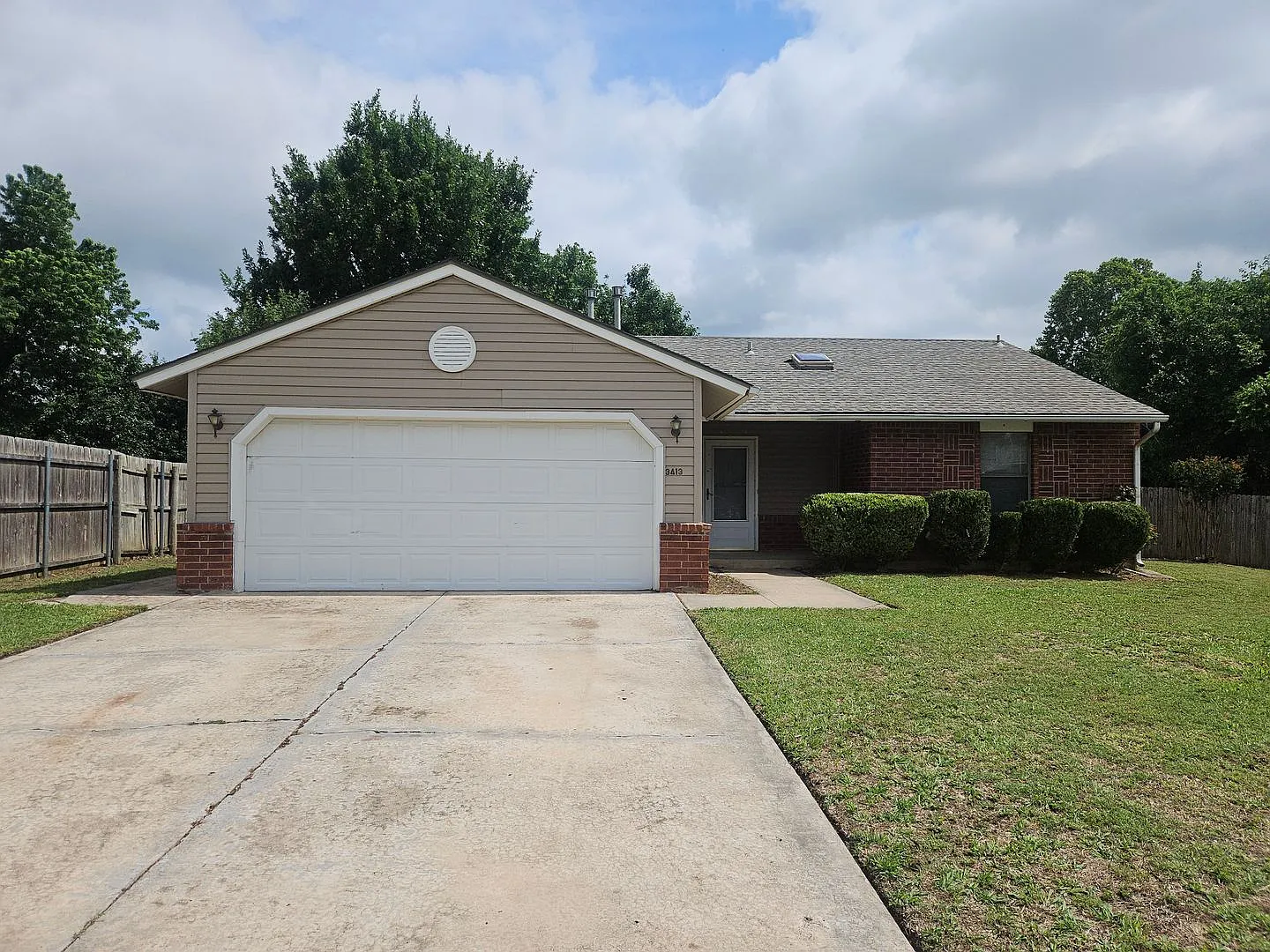 (3) Bed/(2) Bath in West Norman Avail NOW! — Photo 1