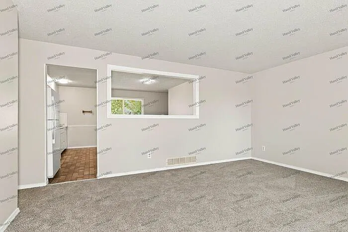 3 bed, 1.5 bath, 1064 sqft, $1,920 — Photo 4