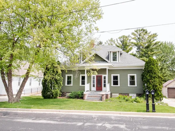 N8336 North STREET, Ixonia, WI 53036
