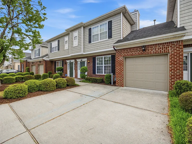 5325 Brinsley Ln — Photo 2