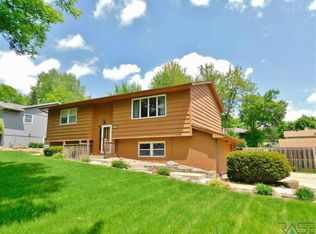 4516 S Glenview Rd, Sioux Falls, SD 57103