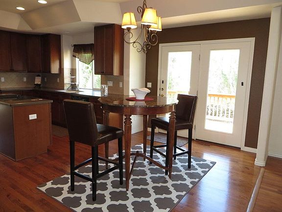 Door leads To Deck In Back!