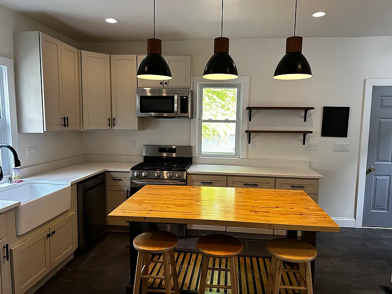 619 E Potter Ave — Photo 1