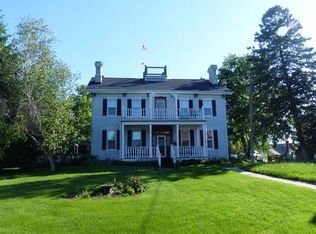 886 Yale Ct, Dubuque, IA 52001