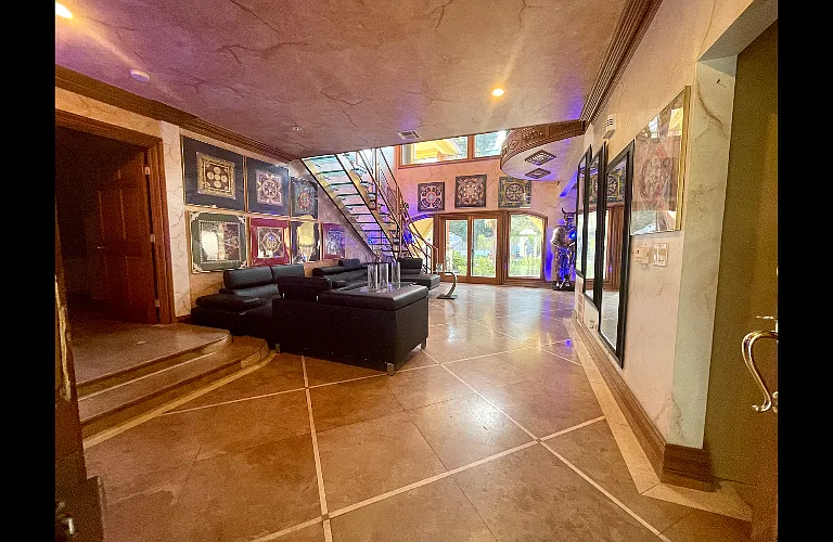 4266 Hillcrest Dr — Photo 11