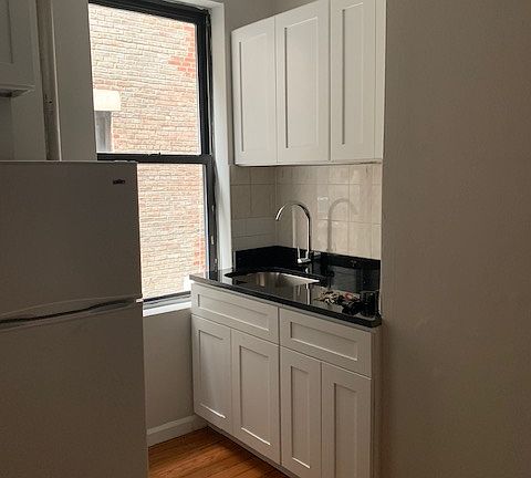 3rd image of 210 Thompson St APT 3EN