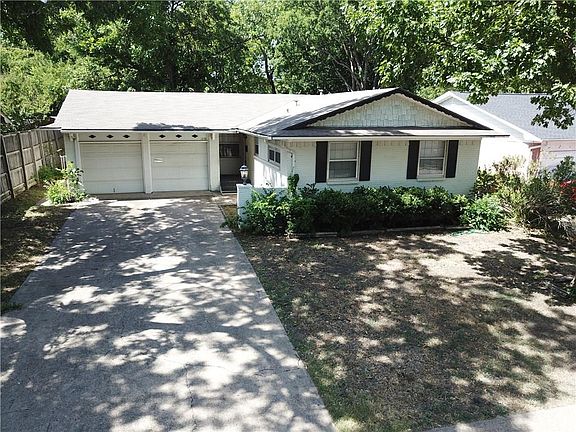 2nd image of 1238 Dumont Dr
