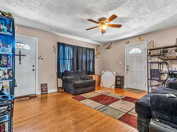 3rd image of 4002 Maine Ave NW
