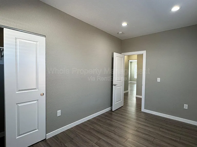 102 S Newton St — Photo 14