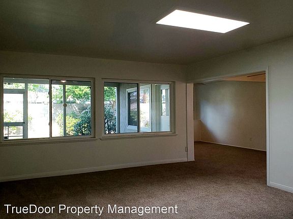 5th image of 1609 E Washington Ave
