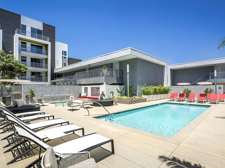 Domain WeHo — Photo 20