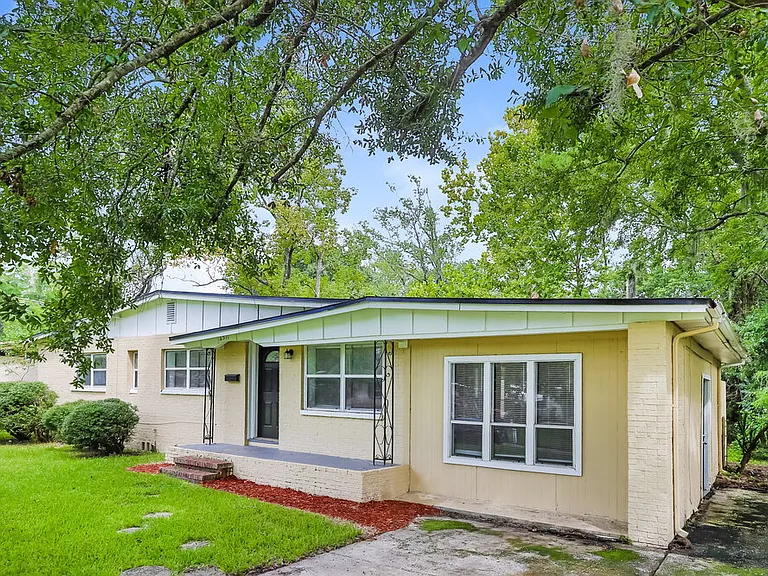 6511 Burgundy Rd S — Photo 4