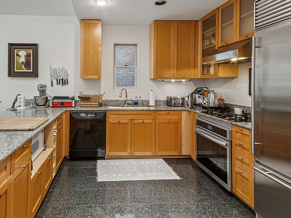 5th image of 2322 N Wayne Ave #2F