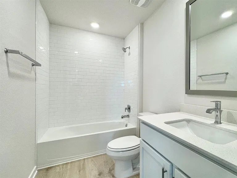 404 Tinto St — Photo 35