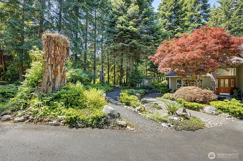 3rd image of 15153 Sunrise Drive NE