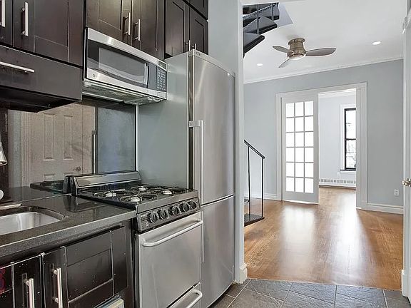 5th image of 219 E 28th St APT 5B