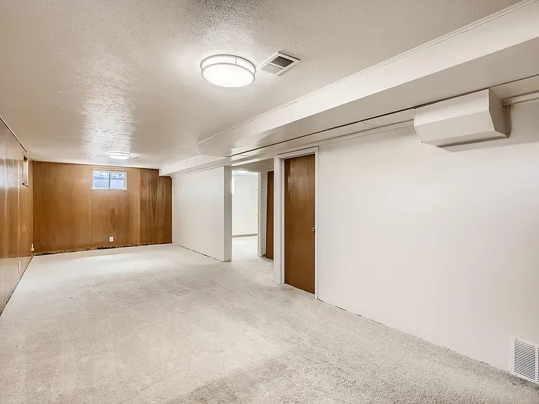 11303 Corona Dr — Photo 25