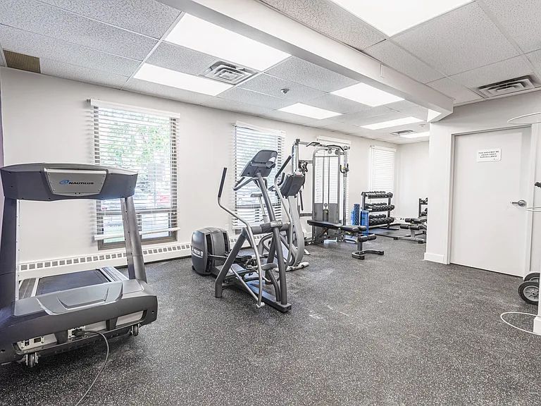 650 Waterloo St — Photo 11