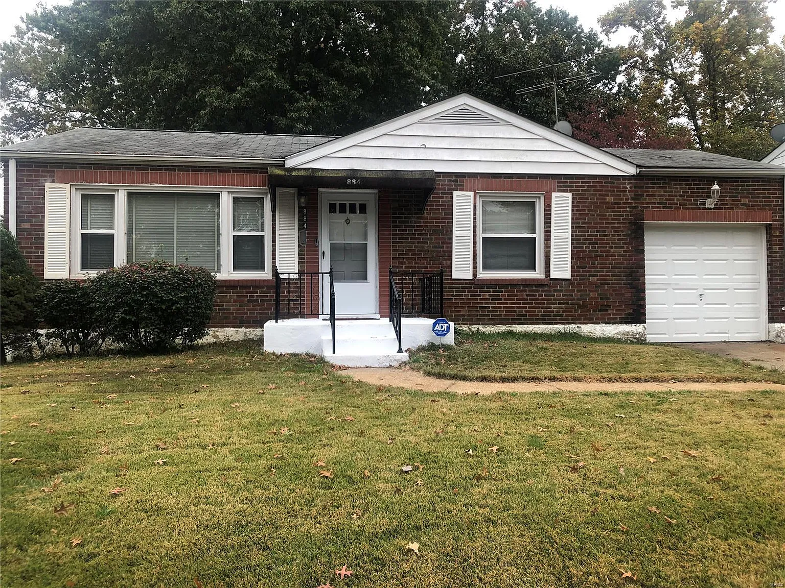 884 Melvin Ave photo 1