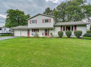 1007 Silvercrest Dr, Webster, NY 14580