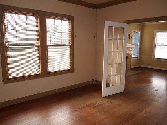 3rd image of 705 W Moore Ave