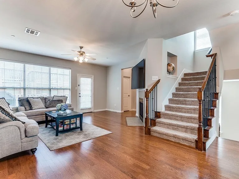 1421 Fox Run Dr — Photo 17