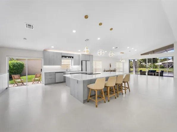 11824 Fountainside Circle, Boynton Beach, FL 33437