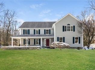 11 Tanglewood Dr, East Lyme, CT 06333