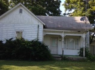 330 S 5th St SW, Clay City, IL 62824