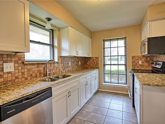 5th image of 1810 S Hillcroft Dr