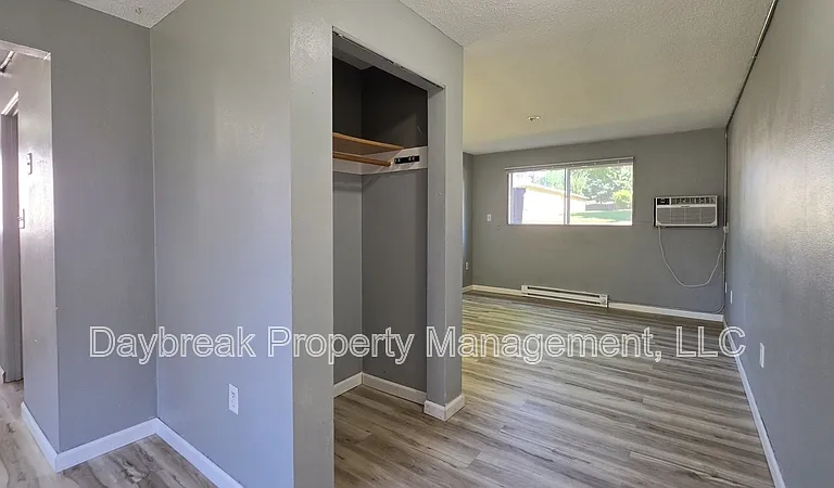 32 10th Ave N #6 — Photo 4