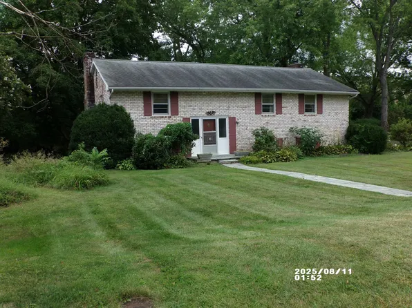 1416 Chatham Rd, Waynesboro, VA 22980