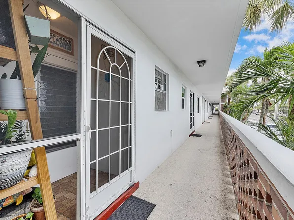 2050 NE 39th Street #N202, Lighthouse Point, FL 33064