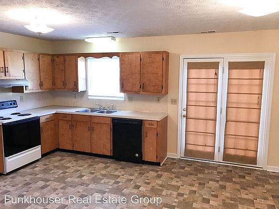 4th image of 130 Holly Hill St
