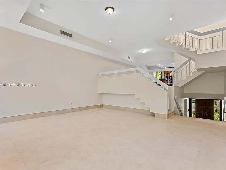2525 NE 135th St #2525 — Photo 8