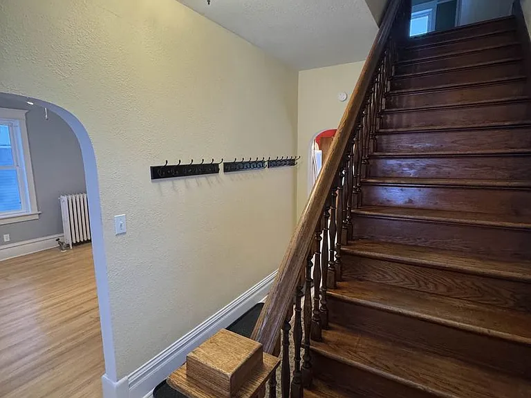 408 W Douglass Ave — Photo 2