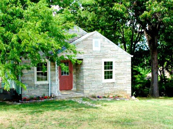1st image of 2423 NE McCroskey Ave