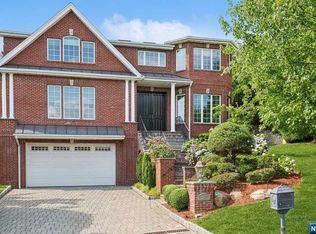 312 Center St, Englewood Cliffs, NJ 07632