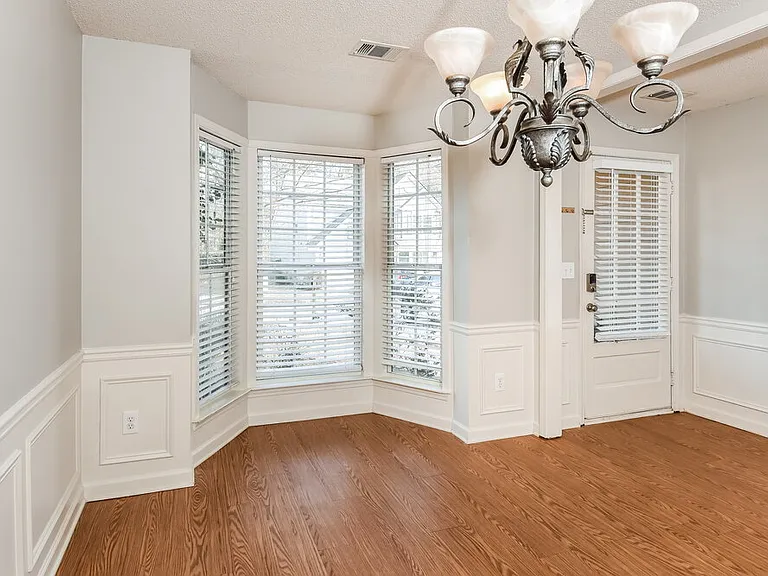 135 Wallnut Hall Cir — Photo 6