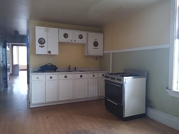 3rd image of 2553 W Walton St #2