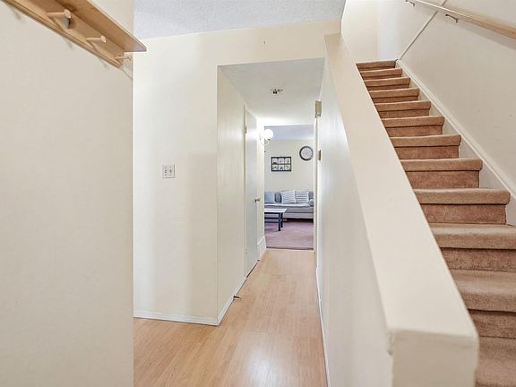 4th image of 17 Lakewood Vlg NW