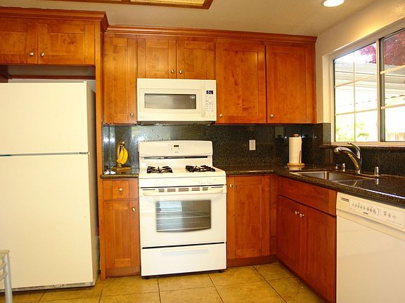 5th image of 697 Los Olivos Dr
