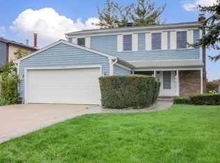 862 Omaha Ct, Carol Stream, IL 60188